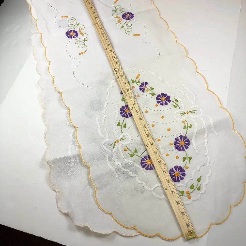 European Vintage (80's) Embroidered Floral & Scalloped Table Runner Cottagecore